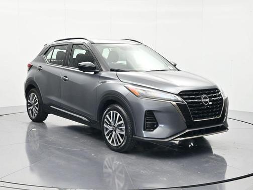 Gun Metallic 2024 Nissan Kicks SR