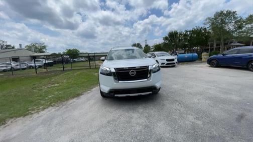 2025 Nissan Pathfinder SL FWD