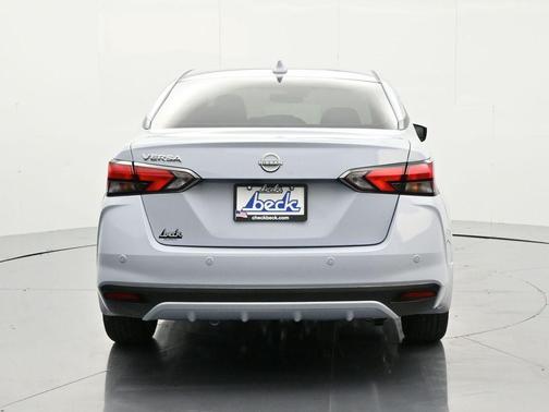 Gray Sky Pearl 2025 Nissan Versa 1.6 SV