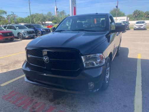 Brilliant Black Crystal Pearlcoat 2016 RAM 1500 Tradesman/Express