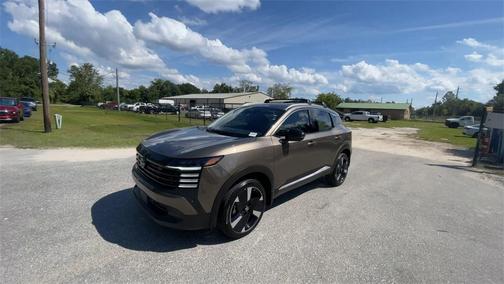 2026 Nissan Kicks SR