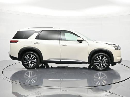 2023 Nissan Pathfinder Platinum FWD