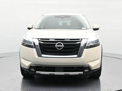 2023 Nissan Pathfinder Platinum FWD