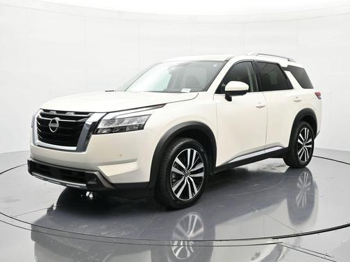 2023 Nissan Pathfinder Platinum FWD