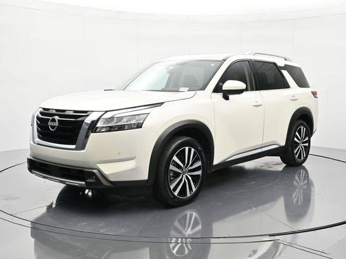 2023 Nissan Pathfinder Platinum FWD