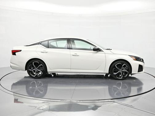 2024 Nissan Altima SR FWD