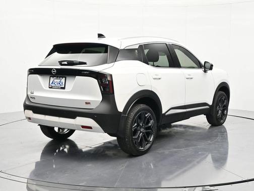 Aspen White Tricoat 2026 Nissan Kicks SR