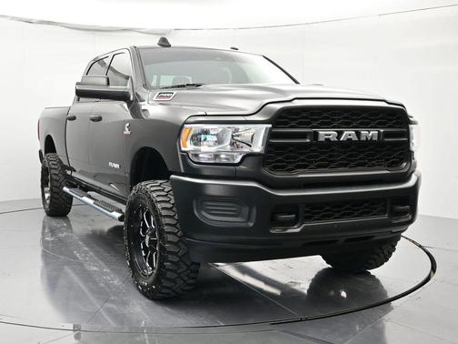 2021 RAM 2500 Tradesman Crew Cab 4x4 6'4' Box