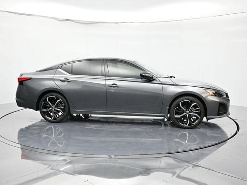 2025 Nissan Altima SR FWD