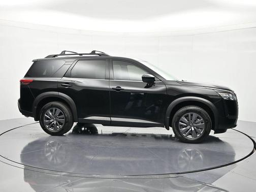 Super Black 2026 Nissan Pathfinder SV