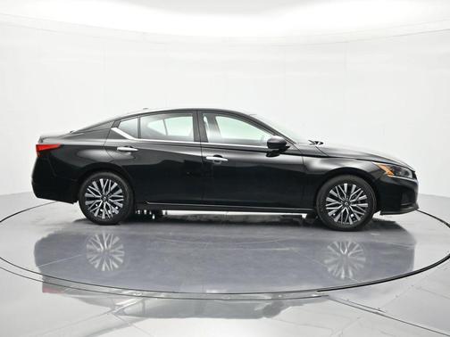Super Black 2024 Nissan Altima 2.5 SV
