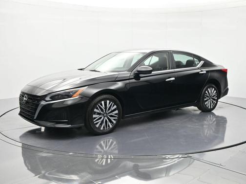 Super Black 2024 Nissan Altima 2.5 SV