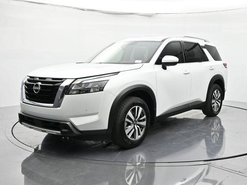 2025 Nissan Pathfinder SL FWD