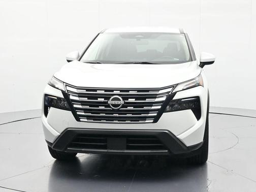 White Pearl 2024 Nissan Rogue SV