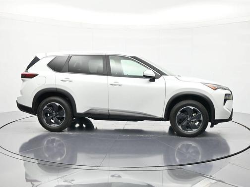 White Pearl 2024 Nissan Rogue SV