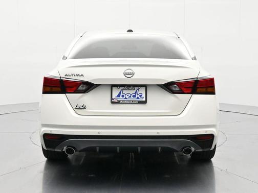 Pearl White Tricoat 2026 Nissan Altima 2.5 SV