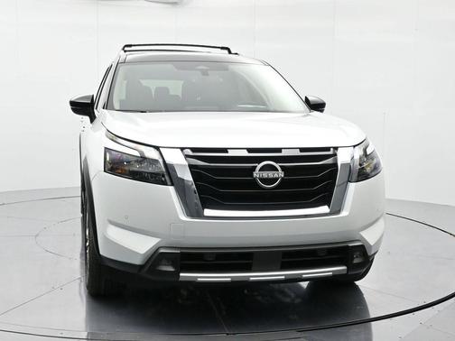 2025 Nissan Pathfinder Platinum FWD