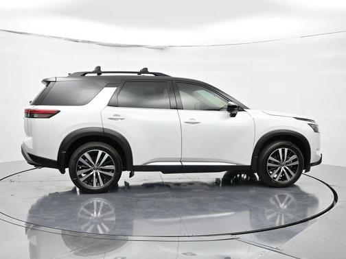 2025 Nissan Pathfinder Platinum FWD