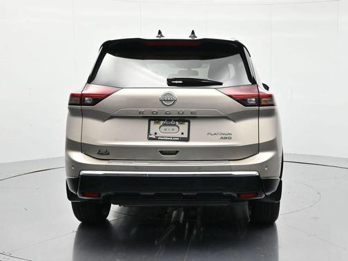Champagne Silver Metallic/Super Black 2026 Nissan Rogue Platinum