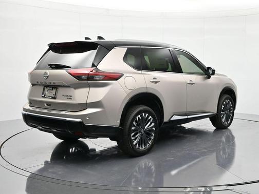 Champagne Silver Metallic/Super Black 2026 Nissan Rogue Platinum