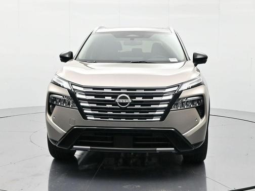 Champagne Silver Metallic/Super Black 2026 Nissan Rogue Platinum