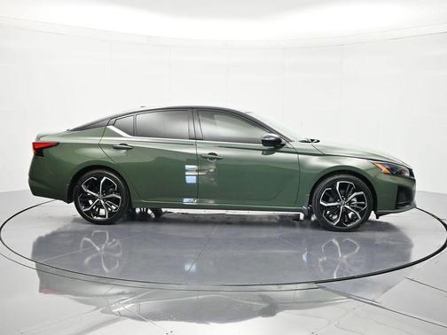 Tactical Green Metallic/Super Black 2026 Nissan Altima SR FWD