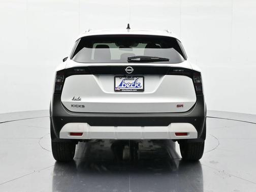 Aspen White Tricoat 2026 Nissan Kicks SR