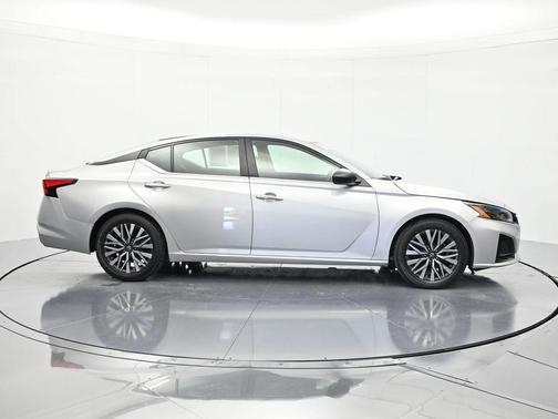 Brilliant Silver Metallic 2024 Nissan Altima 2.5 SV