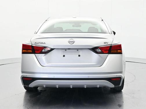 Brilliant Silver Metallic 2024 Nissan Altima 2.5 SV