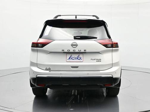 Everest White Pearl/Super Black 2026 Nissan Rogue Platinum