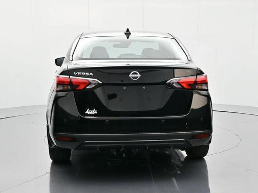 Super Black 2025 Nissan Versa 1.6 SV