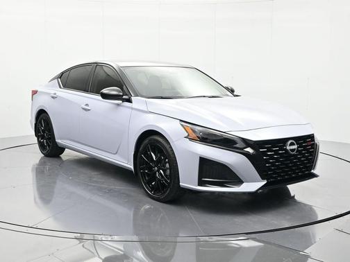 Gray Sky Pearl/Super Black 2026 Nissan Altima SR FWD
