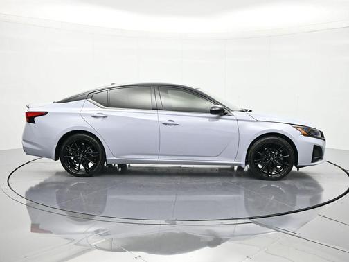 Gray Sky Pearl/Super Black 2026 Nissan Altima SR FWD