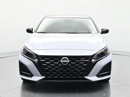 Gray Sky Pearl/Super Black 2026 Nissan Altima SR FWD