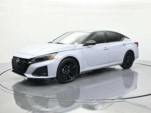 Gray Sky Pearl/Super Black 2026 Nissan Altima SR FWD