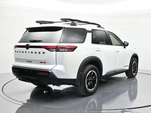 Everest White Pearl Tricoat 2026 Nissan Pathfinder Rock Creek