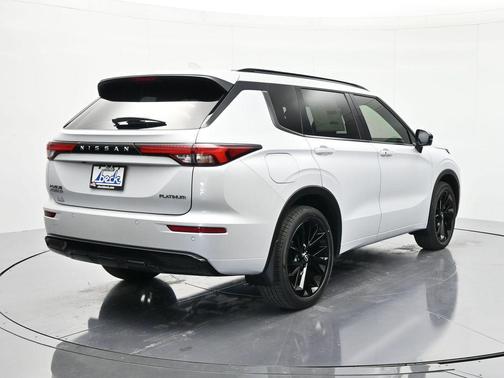 Alpine Frost 2026 Nissan Rogue Platinum