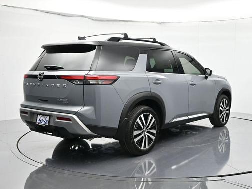 2025 Nissan Pathfinder Platinum 4WD