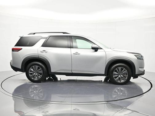 2024 Nissan Pathfinder SV FWD