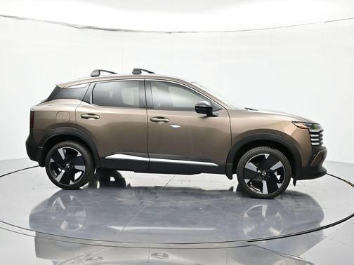 Canyon Bronze Metallic 2026 Nissan Kicks SR