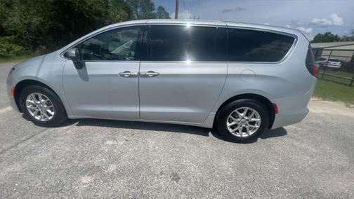2022 Chrysler Voyager LX