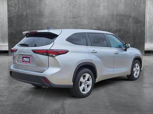 2024 Toyota Highlander LE