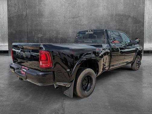 2025 RAM 3500 Limited Crew Cab 4x4 8' Box