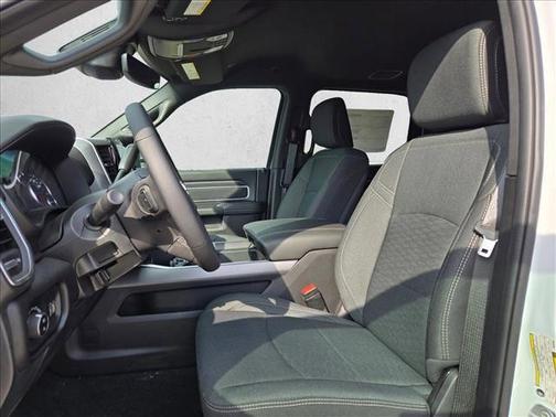 2025 RAM 3500 Lone Star Crew Cab 4x4 8' Box