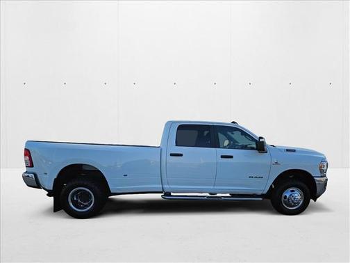 2024 RAM 3500 Big Horn Crew Cab 4x4 8' Box