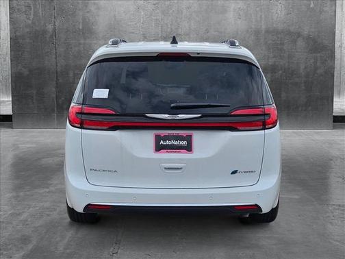 2025 Chrysler Pacifica L