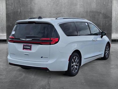 2025 Chrysler Pacifica L