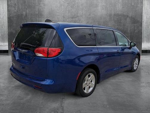 2021 Chrysler Voyager LX
