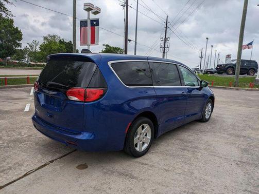 2021 Chrysler Voyager LX