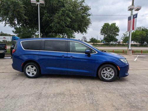 2021 Chrysler Voyager LX